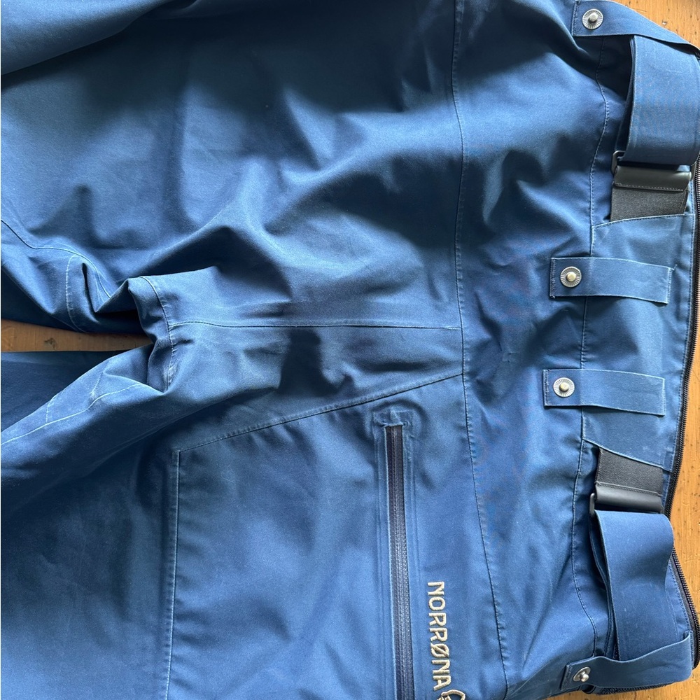 Norrona Lofoten Insulated Gore-Tex Ski Pants - Picture 6 of 9